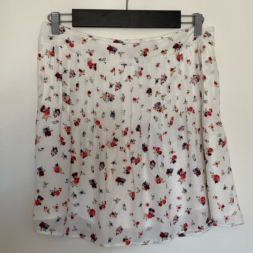 RW&CO Women’s White Floral A-Line Pleated Skirt with Pockets, Size 10